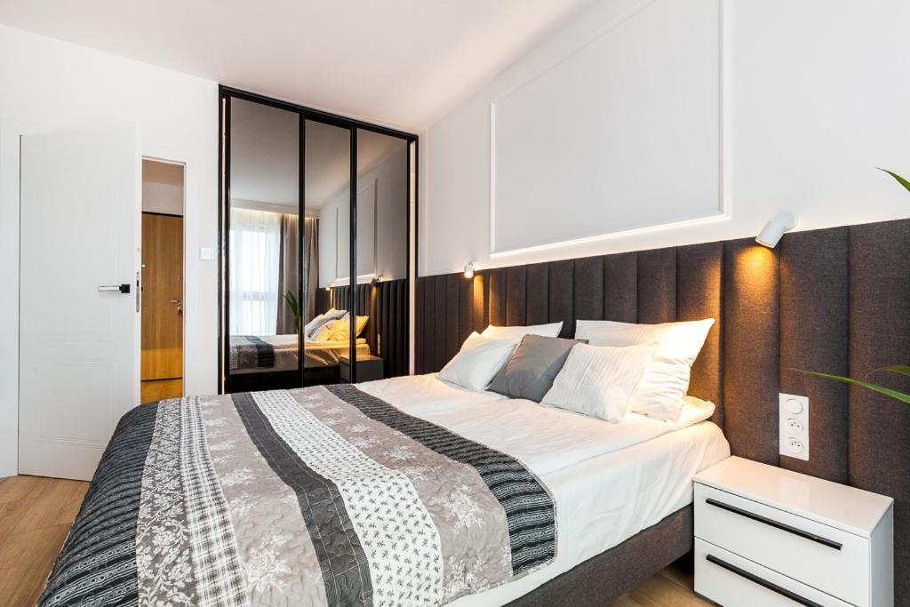 "Nowy Apartament" Sypialnia , Garaz, 1500 M Od Morza, Netflix Gdansk Luaran gambar