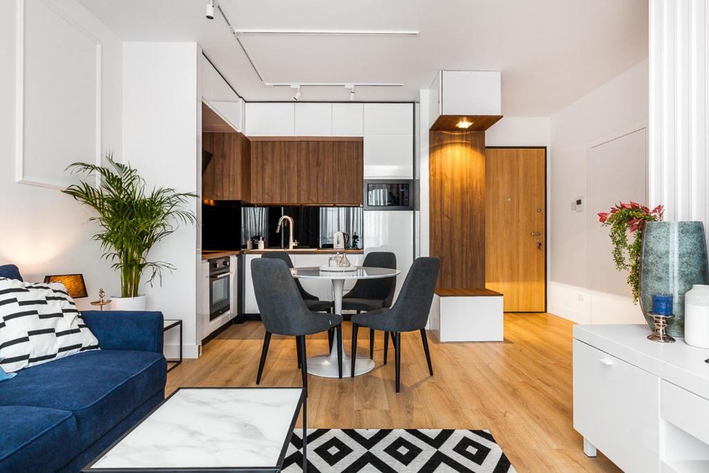 "Nowy Apartament" Sypialnia , Garaz, 1500 M Od Morza, Netflix Gdansk Luaran gambar