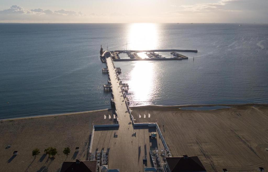 "Nowy Apartament" Sypialnia , Garaz, 1500 M Od Morza, Netflix Gdansk Luaran gambar